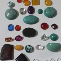 مقداری اشیای اصلی وعتیقه و کلکسیونی