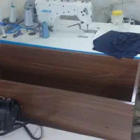وسط کار خانم و نیروی ساده خانم برای خیاطی
