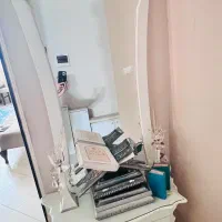 اینه کنسول سفید با شمعدان نو‌ سالم