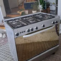 اجاق گاز فر دار در حد نو و کاملا سالم