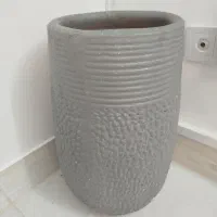 گلدان کنار سالنی