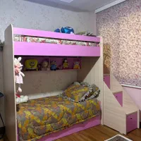 تخت دو طبقه . میز تحریر . میز آرایش