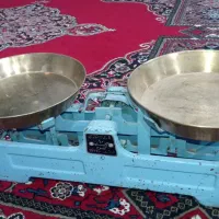 ترازو با کفه ی برنز
