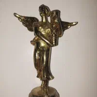 مجسمه برنجی فرشته
