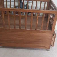 تخت  نوزاد.با چوب روسی.با چهار چرخ.همراه کشو
