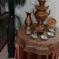 سماور ومیز ودرخت نخل .