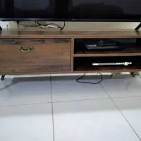 میز تلویزیون در حد نو