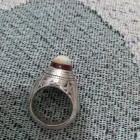 یک عددانگشترنقره سه سنگ باهم