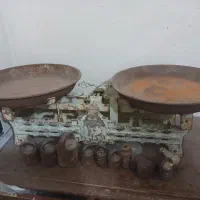 ترازوی مرغی قدیمی دو کفه ای با وزنه