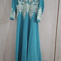 پیراهن مجلسی پوشیده