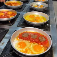 نیروی کار خانم در صبحانه خوری