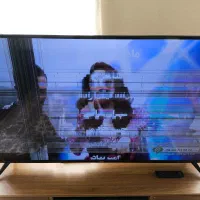 تلویزیون led سام 55 همه چی سالم فقط پنل شکسته