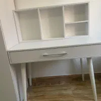 میز تحریر کتابخانه دار