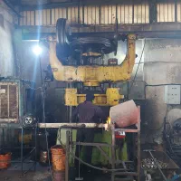 کارگر پرسکار فورج