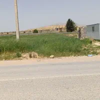 زمین لب جاده برافتاب