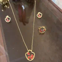 نیم ست وگردنبند و عینک آفتابی