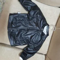 لباس چرم. از شیش ماه تا یک سال