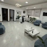 صندلی اینه سرشور ترولی مبل وکلی لوازم سالن درحد نو