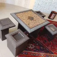 میز و گل میز  قهوه‌ای جلو مبلی