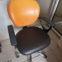 صندلی مدیریتی در حد نو دو رنگ سالم