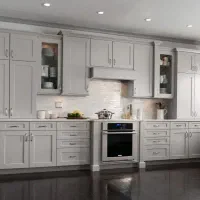 برشکار ماهر و مونتاژ کار حرفه ای برای کابینت سازی