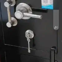 یک دونه صندوق گاوصندوق دارم قیمت 12ملیون