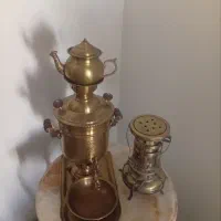 سماور زغالی برنجی و چراغ نفتی