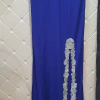 فقط یکبار برای عکاسی پوشیده شده