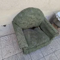 ۲ عدد صندلی نیاز به تعمیر