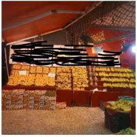 کارگر آشنا به میوه فروشی در دو شیفت