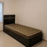تخت با تشک یک نفره در حد نو