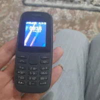 یکی اسکناس ۵ تومان شاهی ویکی گوشی  مدل ۱۰۶