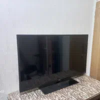 تلوزیون ۴۶ اینچ به همراه میز