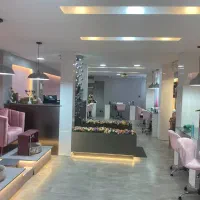 استخدام ناخن کار ماهر