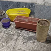 گلدان ها خالی سفالی و پلاستیکی
