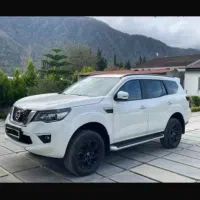 نیسان ترا بدون رنگ و خط‌ ‌و خش