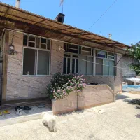 زمین و خانه ویلایی 368 متری
