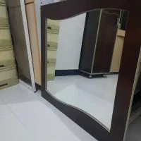 یک عدد آینه دور قاب دار