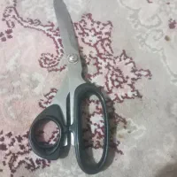 فروش یک عدد قیچی خیاطی