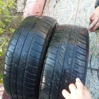 یک جفت لاستیک ماشین