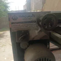 یک عدد دستگاه خمیر پهن کن و یک عدد دستگاه چونه گیر