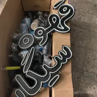 نئون و تابلو گرد سیگار و قهوه