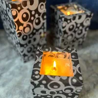 شمع عطری با جاشمعی چوبی طرح دار