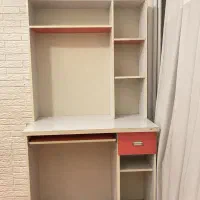 میز تحریر کتابخانه‌دار سالم
