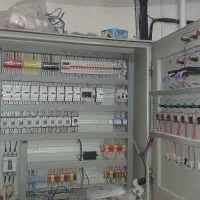 برقکاری تابلو برق صنعتی وتعمیر در محل سه فاز