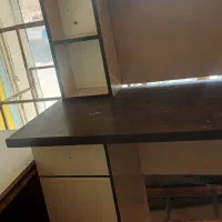 یک عدد میز کار