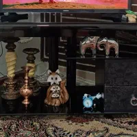 میزتلویزیون شیشه ای