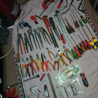 ی مقدار ابزار نو ودست دوم دینام وسنگ چاقوتیزکن