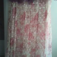 پرده اولی قد ۲/۳ در ۱۷۰ صورتی سفید تورمانند که