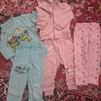 تعدادی لباس کودک در حد نو